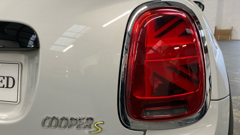 MINI Hatchback 135kW Cooper S Level 2 33kWh 3dr Auto Electric Hatchback